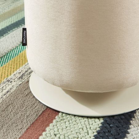 Pouf PANTONE tissu chenille beige sable et pied métal pivotant