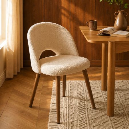 Lot de 4 chaises SIMONE tissu bouclette blanc cassé pieds bois teinté noyer