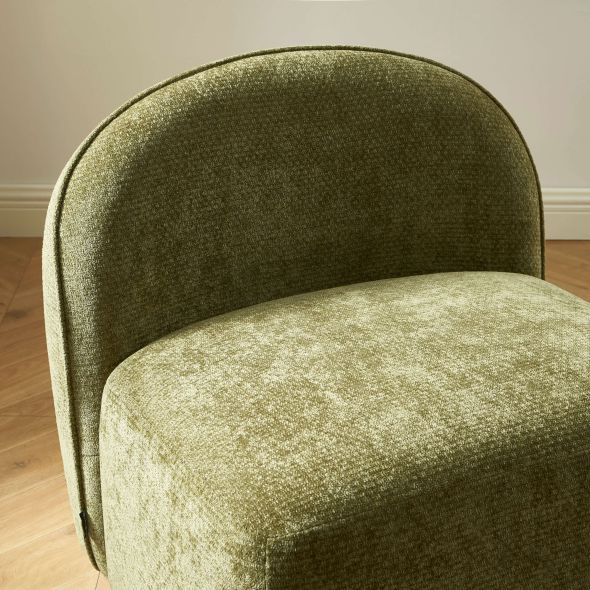 Fauteuil JUDY tissu chenille vert pieds boules teintés noyer