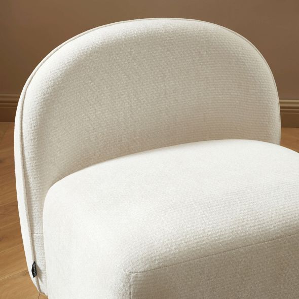 Fauteuil JUDY tissu chenille écru pieds boules teintés noyer