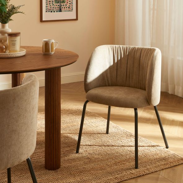 Chaise LUISA tissu chenille ocre et pieds métal noir